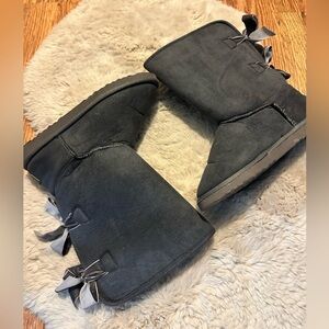 Simply Southern Gray Bow Boots Size 9